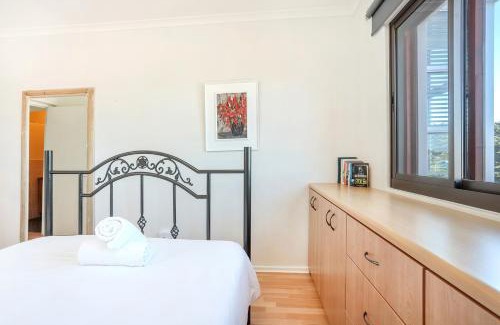 Hermanus Apartment | Oak on Main