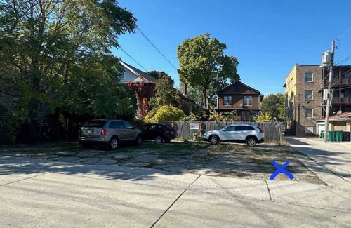 Oak Park House | Oak Park 5bd 2bth sleeps 11 with 3 private parking