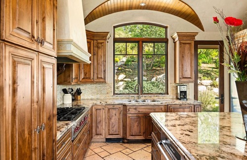 Snowmass Village House | Oak Ridge Chalet-By Ski Shuttle Route 8!