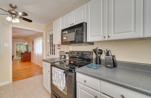 Oak Ridge House | Oak Ridge Retreat w/Porch < 1 Mi to Downtown