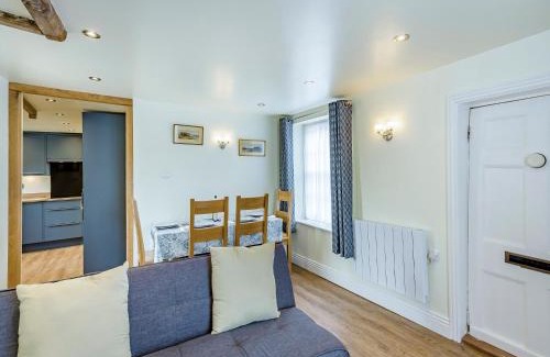 Frinton-on-Sea House | Oak Tree Cottage