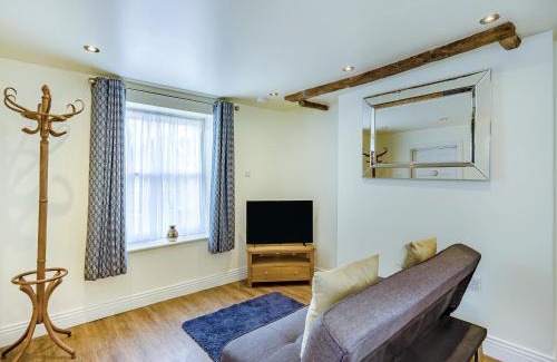 Frinton-on-Sea House | Oak Tree Cottage