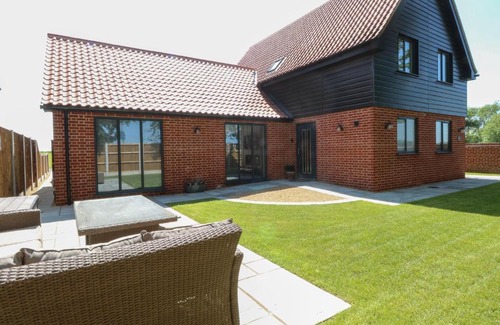 Filby House | Oak Tree House, 1 Homestead Gardens