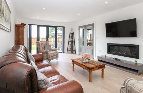Filby House | Oak Tree House, 1 Homestead Gardens