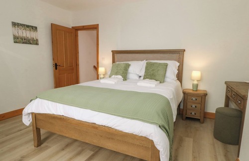 Ribchester House | OAK TREE VIEW, pet friendly, character holiday cottage in Ribchester
