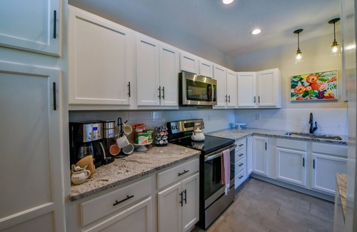 Tuscaloosa House | Oak - Walk to the Stadium! Backyard with firepit & grill