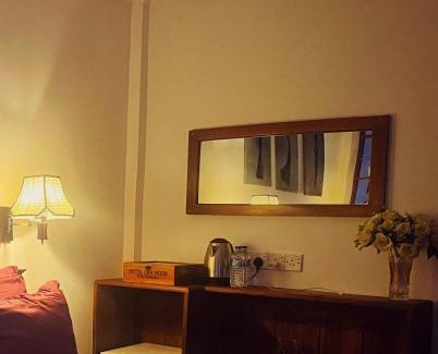 Primrose Hotel | Oak Wood Residency Kandy