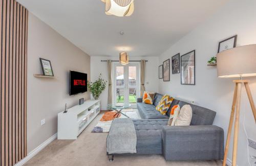 Haversham House | Oakbridge House - 6 mins drive to CMK - Free Parking, Fast WiFi, Smart TVs with Sky and Netflix by Yoko Property