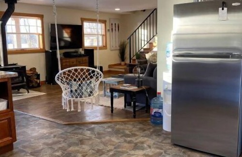 Clare House | Oakleaf Lake Retreat *Serene with Private Hot Tub*