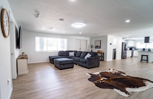 Zephyrhills House | "Oaks Manor" - 4 Bed 3 Bath Home w/Fenced Backyard