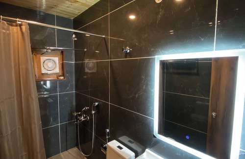 Kandaghat Hotel | Oakwood Hamlet Resort - Shoghi - Shimla