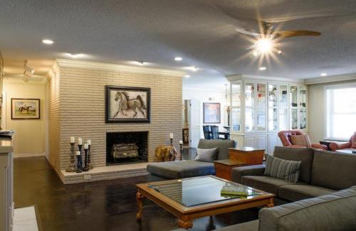 Hot Springs House | Oakwood Manor - Steps to Oaklawn, minutes to Downtown, Lakes, More