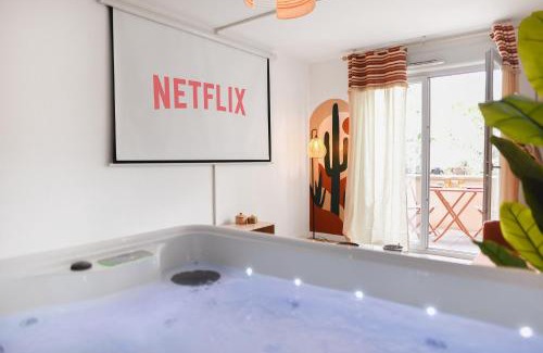 Barriere de Paris Apartment | Oasis Cachée - Jacuzzi et cinéma