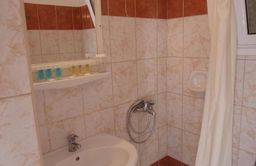 Perama Hotel | Oasis Hotel