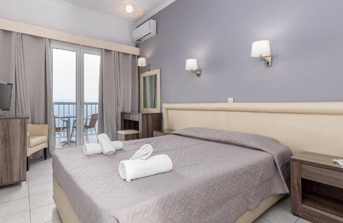 Petaleia House | Oasis Hotel Twin Main Building Sea View BB