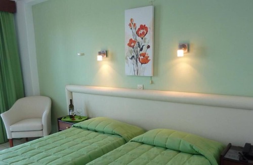 Petaleia House | Oasis Hotel Twin Main Building Sea View BB