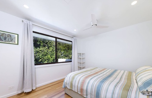 Sydney House | Oasis in Nature, close to beach, national park, perfect for family & groups