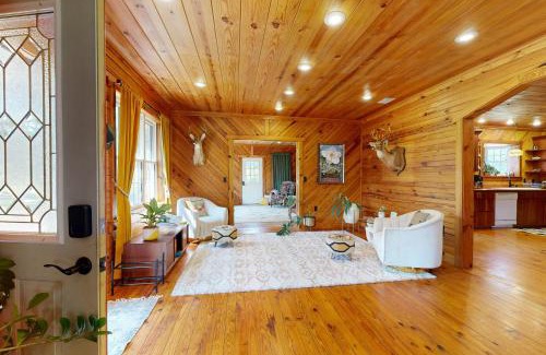 Valona House | Oasis Oaks