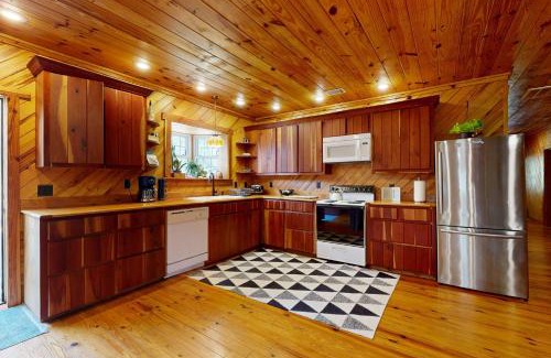 Valona House | Oasis Oaks