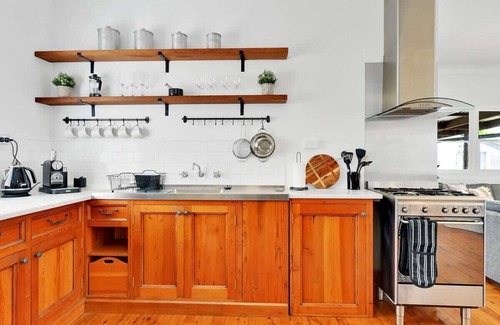 Orange House | Oasis on Warrendine - Sleek & Stylish Abode