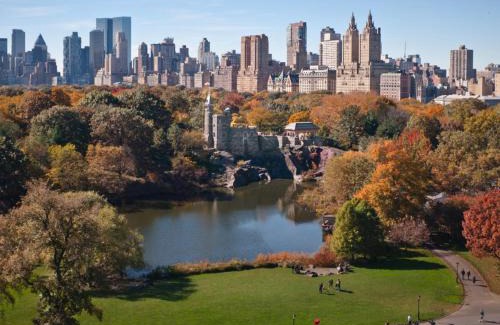 Central Park South Apartment | Oasis Room at a Shared Apartment by Times Square
