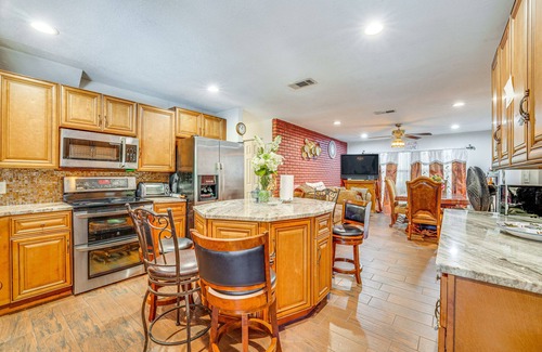 South Apopka House | Oasis w/Grill & Pool ~ 16 Mi to Orlando!