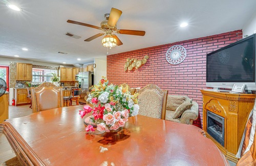 South Apopka House | Oasis w/Grill & Pool ~ 16 Mi to Orlando!