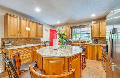 South Apopka House | Oasis w/Grill & Pool ~ 16 Mi to Orlando!