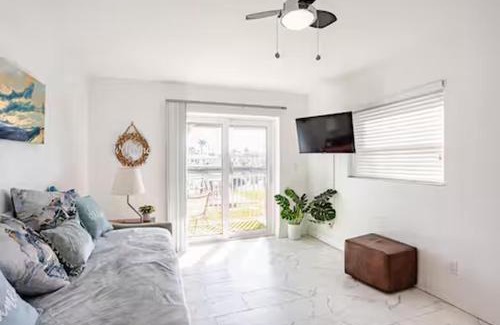 Capri Isle Apartment | Oasis Waterfront Treasure Island Apartment with Patio Dock and Johns Pass