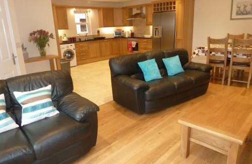 Hillsborough House | Oatlands Self Catering Lets