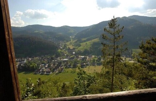 Gutach Apartment | Oberbauernhof - Wohnung "Am Garten" - Moderne FeWo im schönen Schwarzwaldhaus