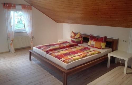 Ahorn Apartment | Obere Ferienwohnung Asshoff zwischen Odenwald, Taubertal und Bauland