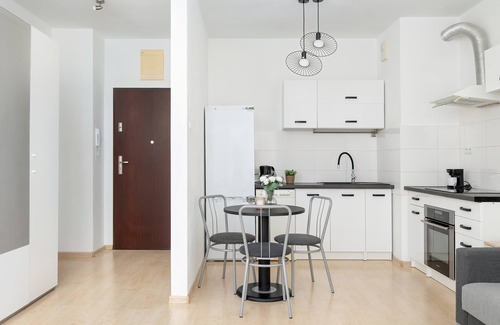 Lagiewniki Apartment | Obozowa 118 Kraków | Bright Studio with Desk and Bathtub