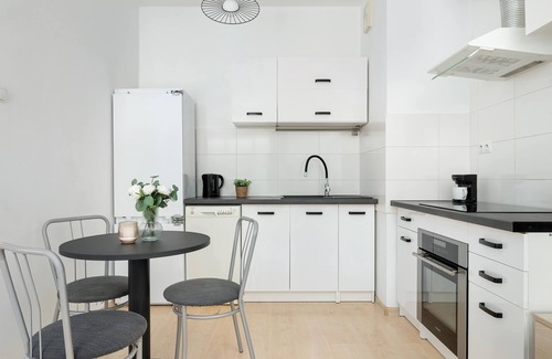 Lagiewniki Apartment | Obozowa 118 Kraków | Bright Studio with Desk and Bathtub