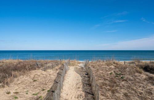 Kill Devil Hills House | OBX 4BR Oceanfront Cottage