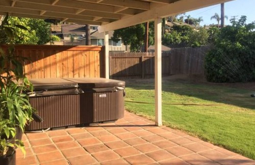 Orange House | OC Prime Spot! 3bd Hot Tub+ Dog Friendly, Weekend Rates