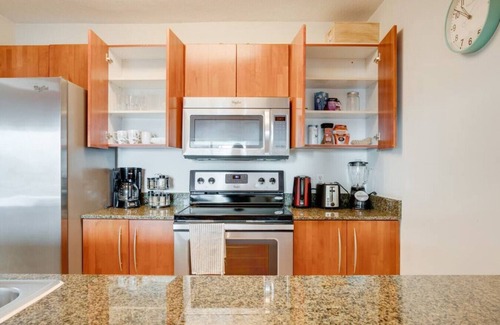 Brickell Condo | Ocean and City Views Lux Miami Brickell Condo Sleeps 4, King Bed