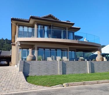 Glentana Apartment | Ocean at doors step