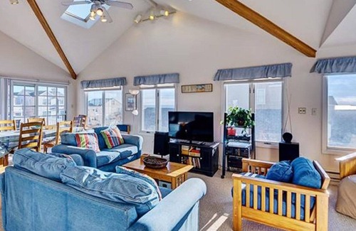 South Beach Haven House | Ocean & Bay Views, 5 Decks, Steps to Beach! *NEW* to rentals