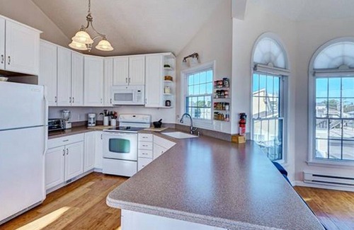 South Beach Haven House | Ocean & Bay Views, 5 Decks, Steps to Beach! *NEW* to rentals