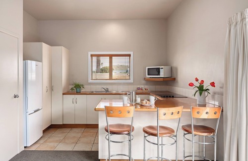 Wainui Hotel | Ocean Beach Wainui