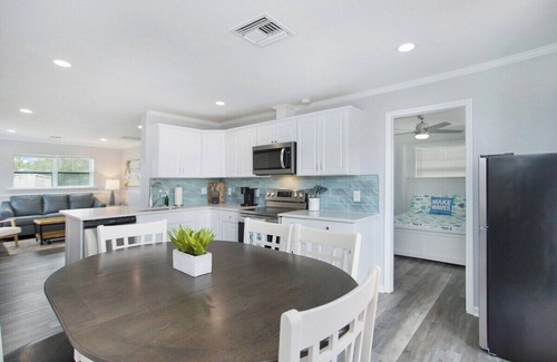 North Naples House | Ocean Bike Ride, 2bed 2bath, Hot tub, Sleeps 6