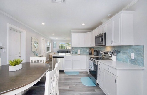 North Naples House | Ocean Bike Ride, 2bed 2bath, Hot tub, Sleeps 6