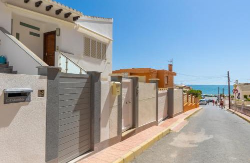 El Moncayo House | Ocean Blue Eyes by Fidalsa