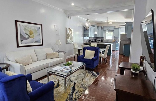 Nassau House | Ocean Breeze 2-bedroom 2-Bath in Nassau w/Pool, AC, WiFi, Barbecue.