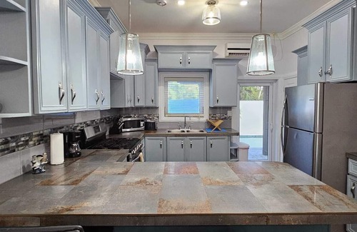 Nassau House | Ocean Breeze 2-bedroom 2-Bath in Nassau w/Pool, AC, WiFi, Barbecue.