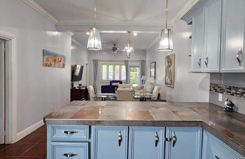Nassau House | Ocean Breeze 2-bedroom 2-Bath in Nassau w/Pool, AC, WiFi, Barbecue.