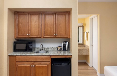 Central Beach Hotel | Ocean Breeze Inn Vero Beach
