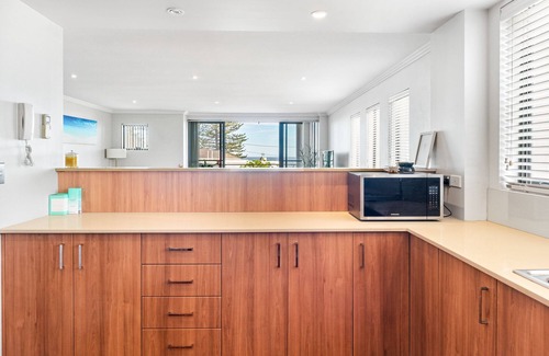 Blue Bay Apartment | OCEAN BREEZE | LUXURY APARTMENT WITH OCEAN VIEWS AT THE ENTRANCE