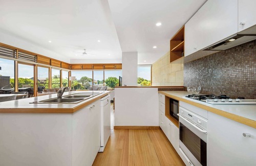 Surf Coast House | Ocean Breeze - Retreat in Torquay, Sleeps 11!
